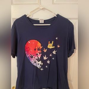 Sign language “I Love You” shirt.